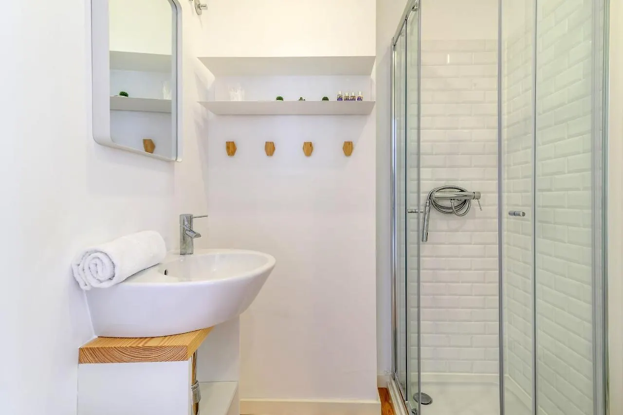 Апартаменты Guestready - Modern Loft At Graca Лиссабон