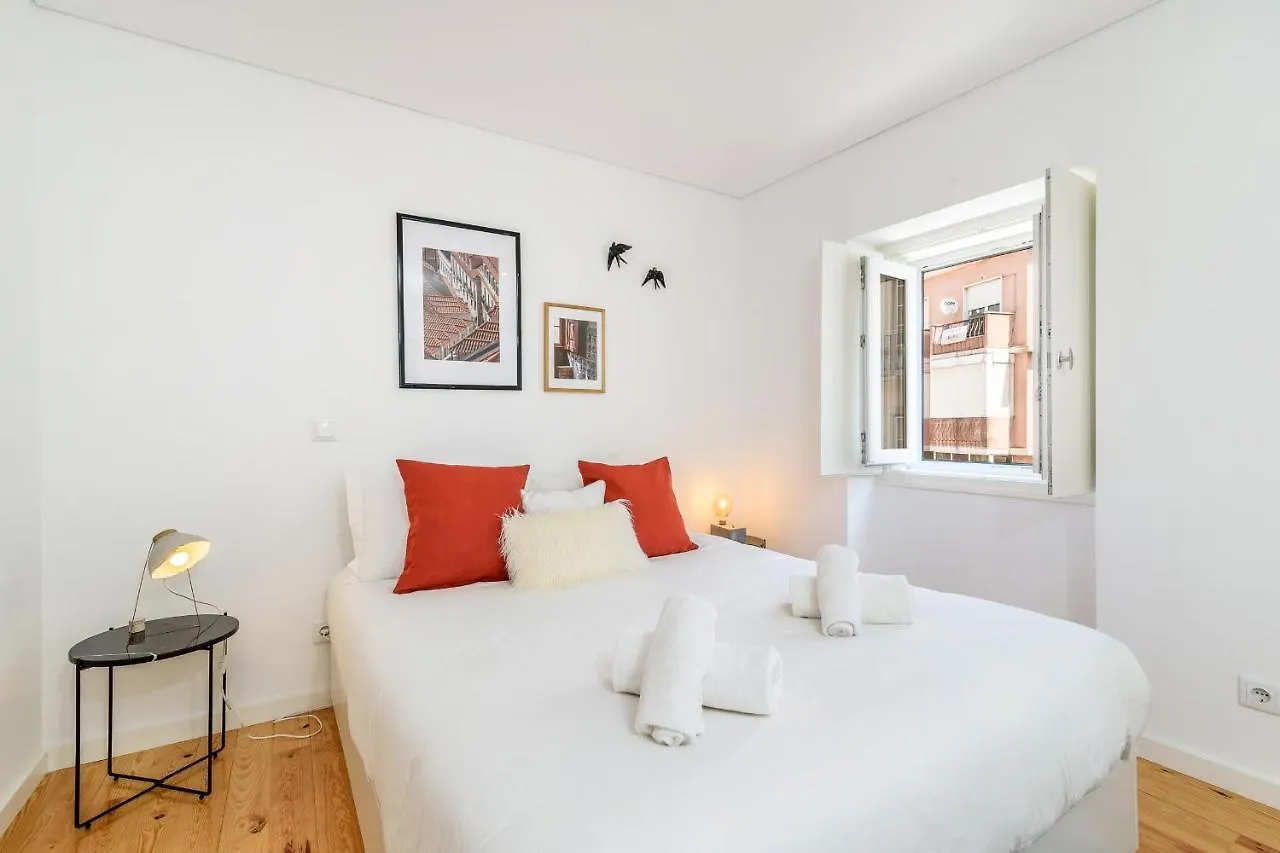 Апартаменты Guestready - Modern Loft At Graca Лиссабон